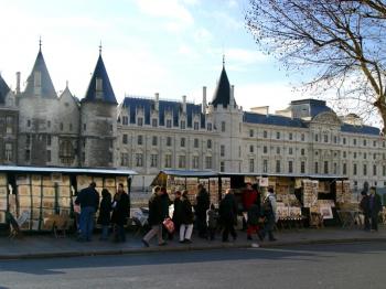 Conciergerie-Sainte-Chapelle-2.jpg